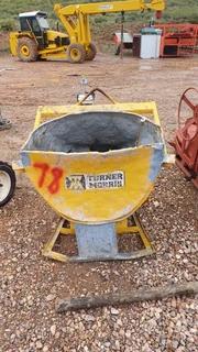 Turner Morris Banana Concrete Bucket 400L