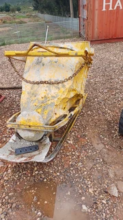 Turner Morris Banana Concrete Bucket 400L