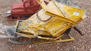 Turner Morris Banana Concrete Bucket 400L