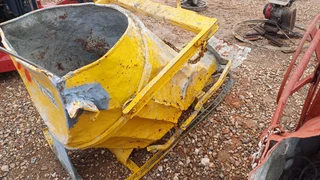 Turner Morris Banana Concrete Bucket 400L