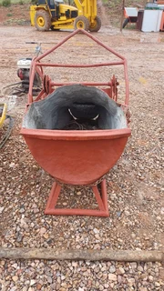 Banana Concrete Bucket 250L