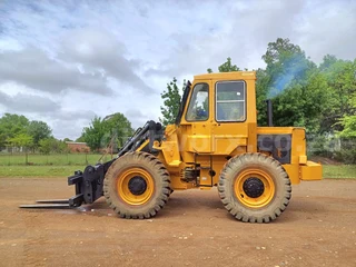 Caterpillar Rough Terrain Forklift 5 Ton