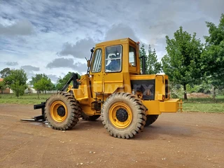Caterpillar Rough Terrain Forklift 5 Ton