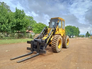 Caterpillar Rough Terrain Forklift 5 Ton