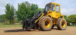 Caterpillar Rough Terrain Forklift 5 Ton