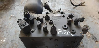 B20C Hydraulic Directional Control Valve Bank