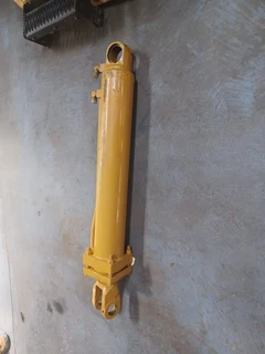 Dezzi Loader Lift Cylinder