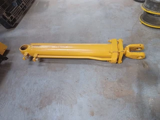 Dezzi Loader Lift Cylinder