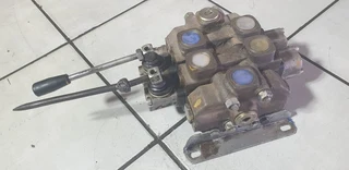 Dinoil Hydraulic Directional Control Valve Bank