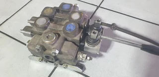 Dinoil Hydraulic Directional Control Valve Bank