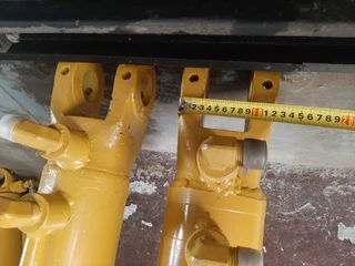 Dezzi 2300 Steering Cylinder