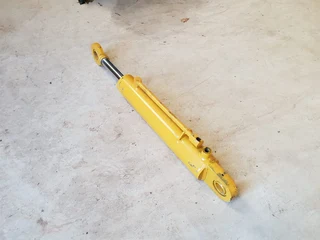 Bell B20B Hydraulic Cylinders