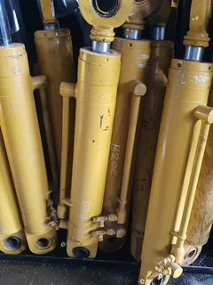 Bell B20B Hydraulic Cylinders