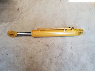 Bell B25B Hydraulic Cylinders