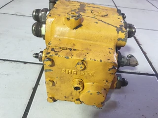 Bell B25A Hydraulic Control Valve