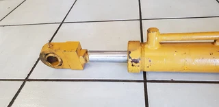 Hydraulic Double Acting Cylinder OD 230mm x 550mm Length