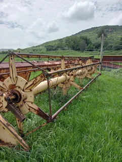 New Holland 8040 Mielie Koring Stroper Combine Harvester