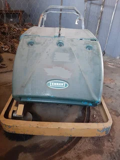 Tennant Industrial Floor Sweeper S10
