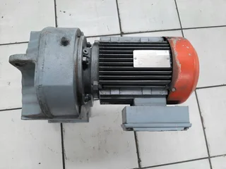 SEW Eurodrive Gear Motor FA77/DT100LS4