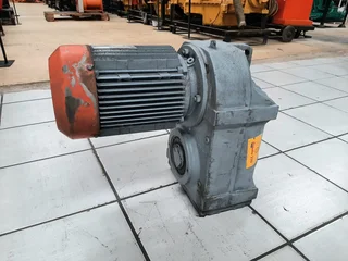 SEW Eurodrive Gear Motor FA77/DT100LS4