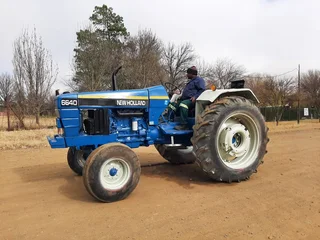 New Holland 6640 Tractor