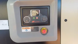 2011 Ingersoll Rotary Screw Air Compressor 75kW / 450CFM / 7,5 Bar