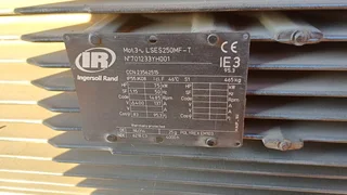 2011 Ingersoll Rotary Screw Air Compressor 75kW / 450CFM / 7,5 Bar