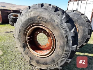 Tyre 445/95R25