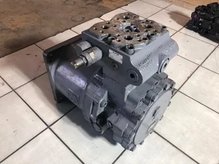 Excavator Hydraulic Swing Motor Kawasaki  MX750B0