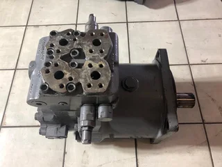 Excavator Hydraulic Swing Motor Kawasaki  MX750B0