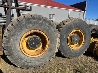Tyre with Rim 20.5-25