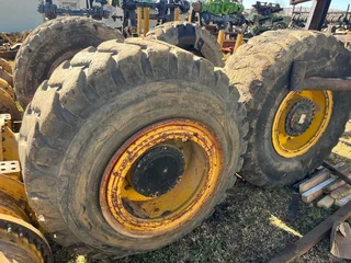 Tyre with Rim 20.5-25