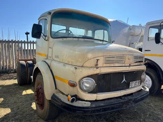 Mercedes Benz 1418 Horse Truck Tractor