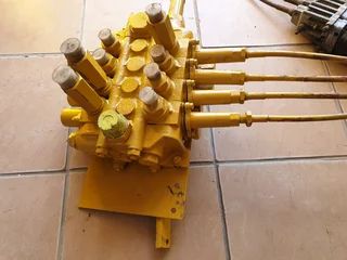 JCB 530 Telehandler Valve Bank