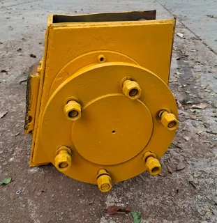 Bell SL483 Skidsteer Drive Motor
