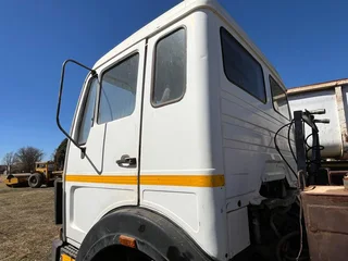 Mercedes Benz V-Series Truck Cab