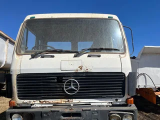 Mercedes Benz V-Series Truck Cab