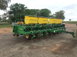 John Deere 2117 Planter 10 Ry