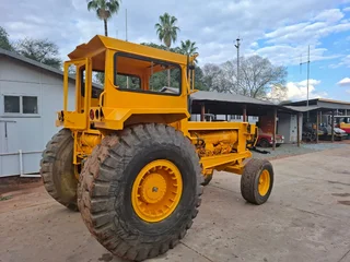 Bell 1756 Haulage Tow Tractor