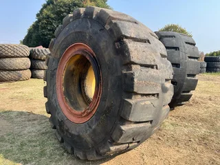 Goodyear/Mitchelin Tyre with Rim 35/65R33