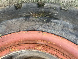 Goodyear/Mitchelin Tyre with Rim 35/65R33