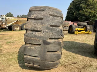 Goodyear/Mitchelin Tyre with Rim 35/65R33