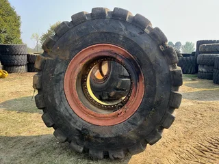 Goodyear/Mitchelin Tyre with Rim 35/65R33