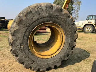 Goodyear/Mitchelin Tyre with Rim 35/65R33