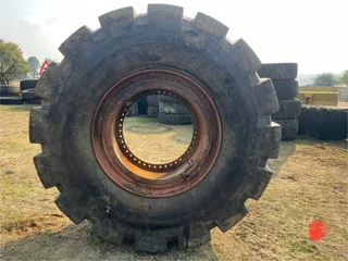 Goodyear/Mitchelin Tyre with Rim 35/65R33