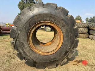 Goodyear/Mitchelin Tyre with Rim 35/65R33