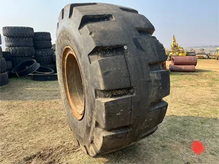 Goodyear/Mitchelin Tyre with Rim 35/65R33