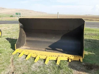 Caterpillar 966C Front End Loader Bucket