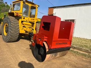 Smooth Drum Vibrating Roller