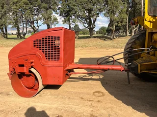 Smooth Drum Vibrating Roller